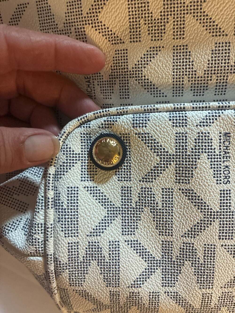 Michael Kors Jet Set Signature White and Navy Blue Tote Bag - Picture 6 of 8